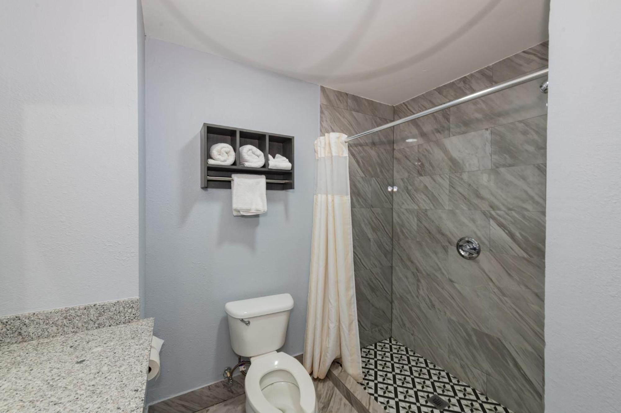 Jamestown Inn & Suites Riverdale Ngoại thất bức ảnh