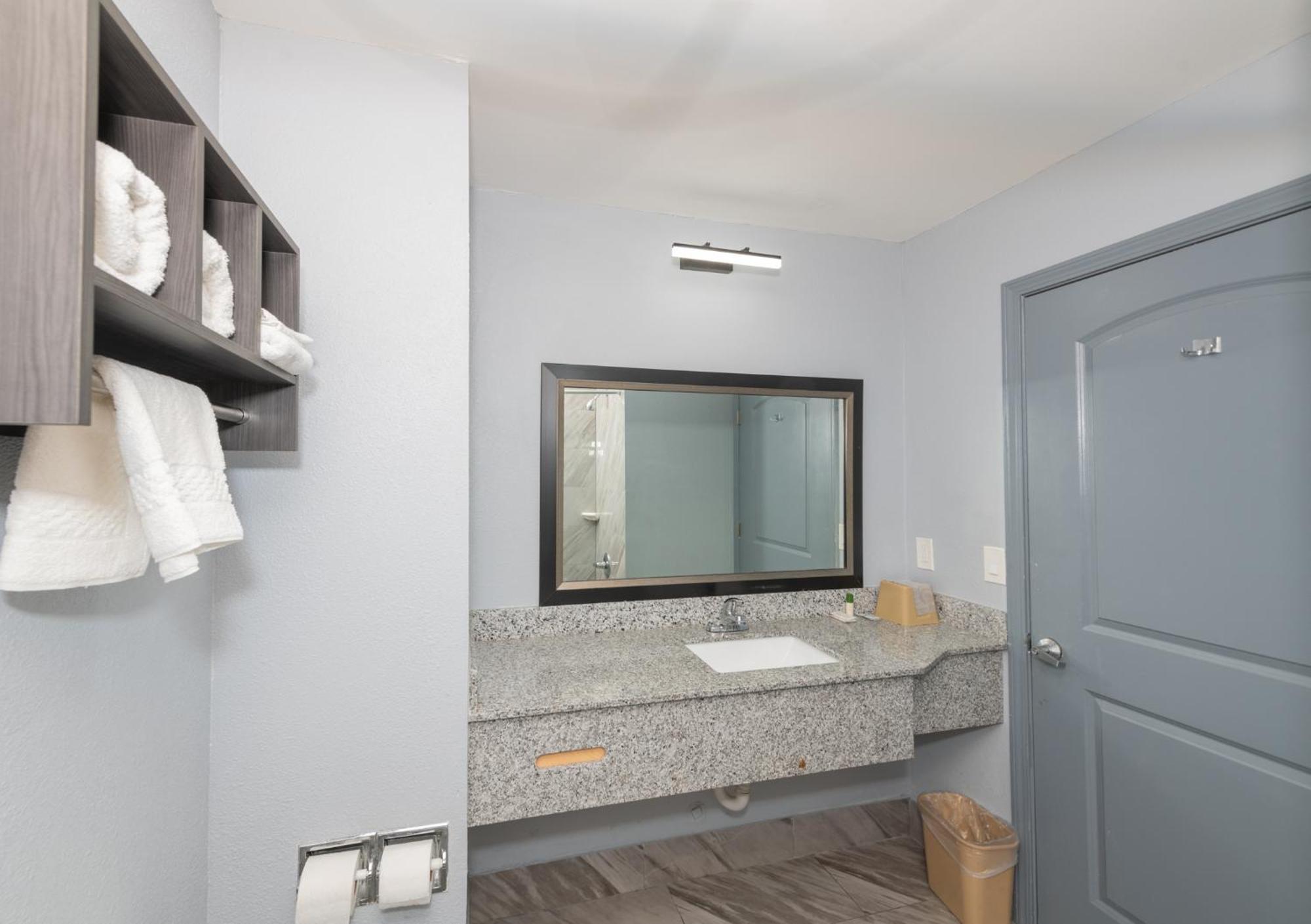 Jamestown Inn & Suites Riverdale Ngoại thất bức ảnh