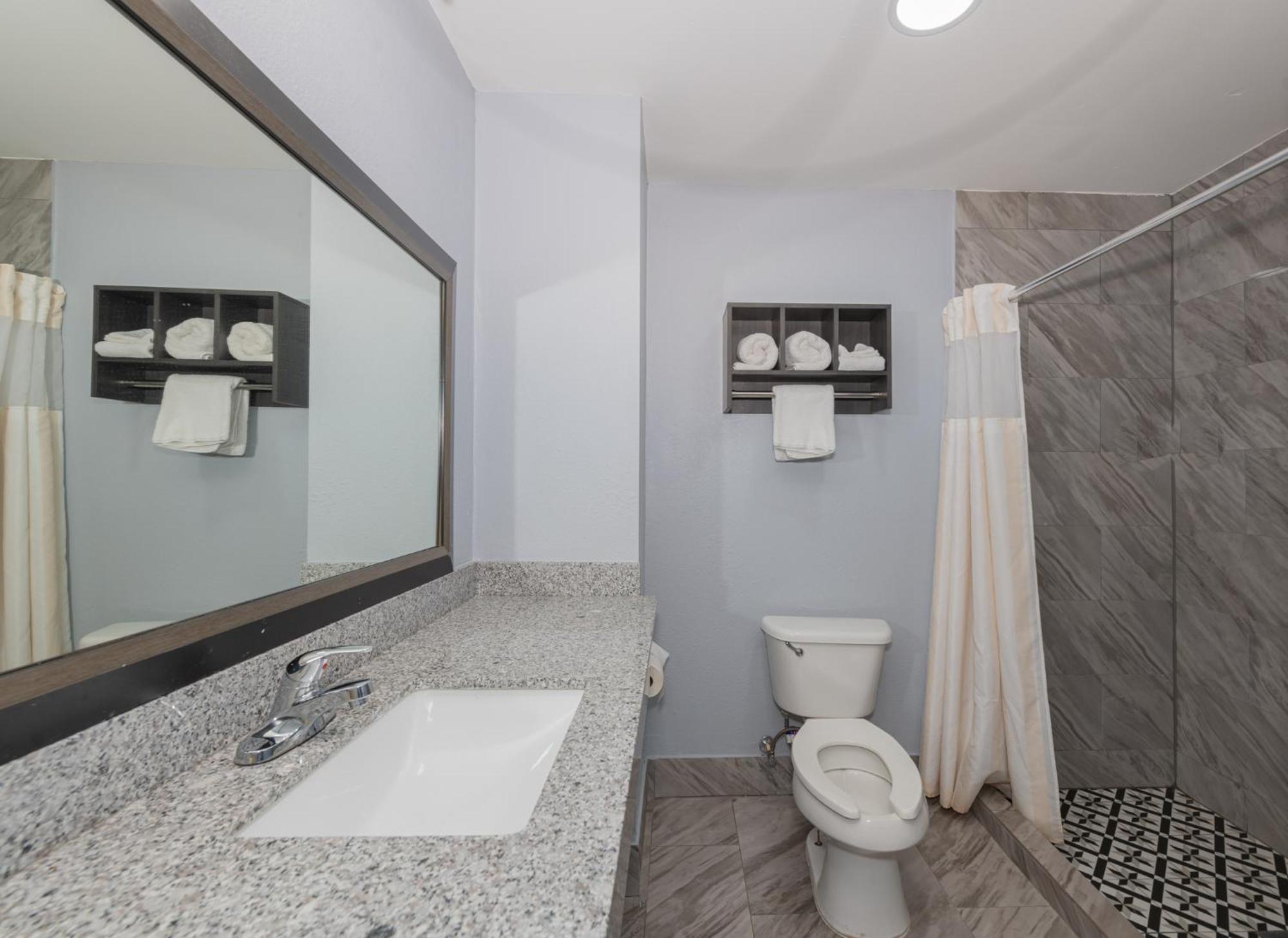 Jamestown Inn & Suites Riverdale Ngoại thất bức ảnh