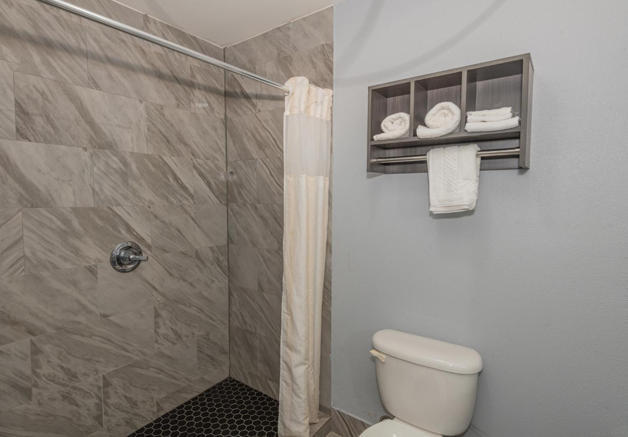 Jamestown Inn & Suites Riverdale Ngoại thất bức ảnh